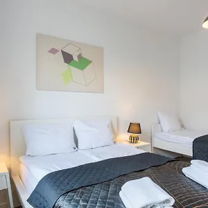 Golden - Big And Bright Stylish - Center - Pereca Apartment